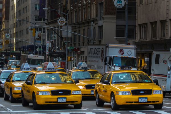 Les meilleures options pour commander un taxi à Annecy 24h/24